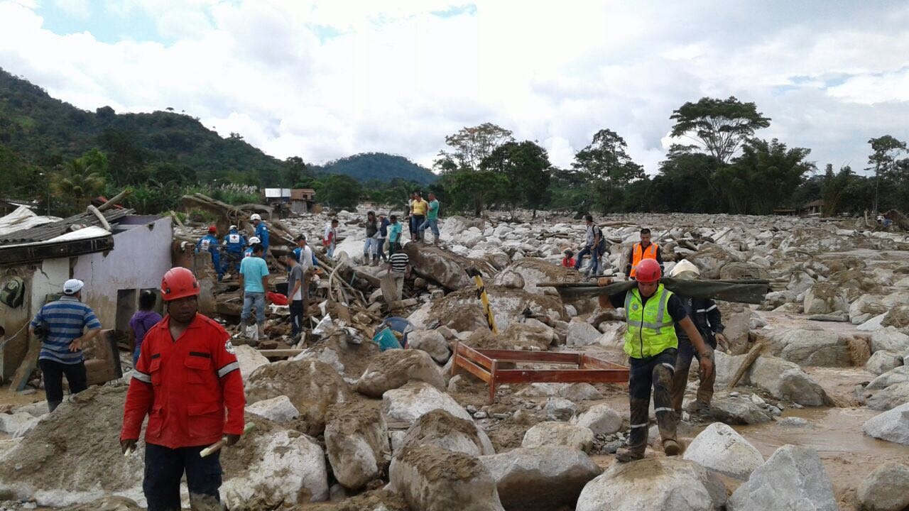 Bomberos aeronáuticos presentes en tragedia de Mocoa- Putumayo